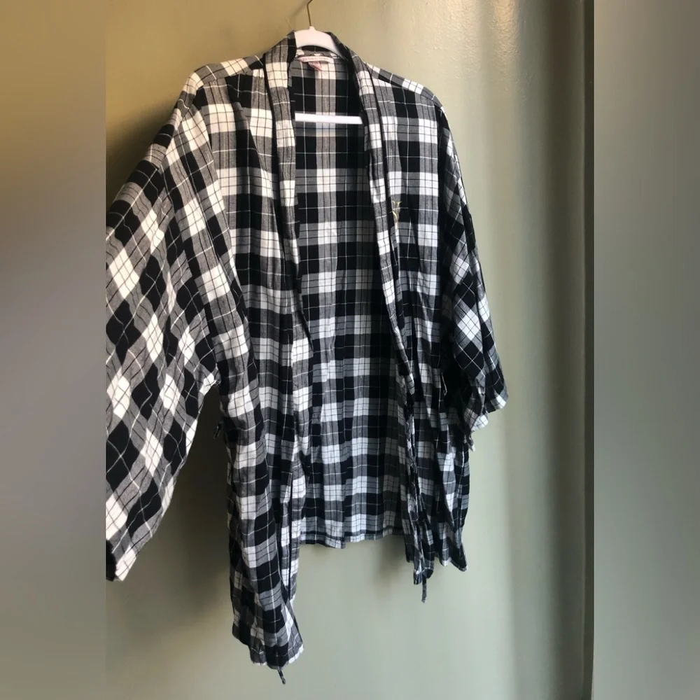 Victoria's Secret plaid kimono-style Lounge Robe Black White Size: XL/ XXL